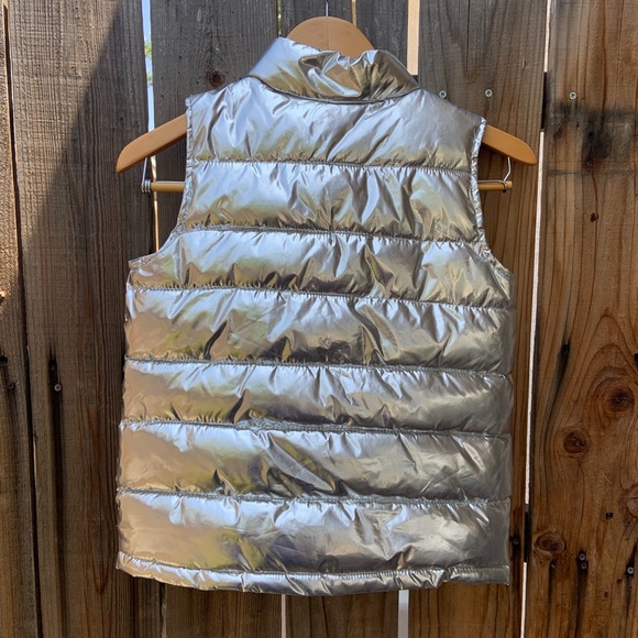 A silver jacket - Picture 3 of 4